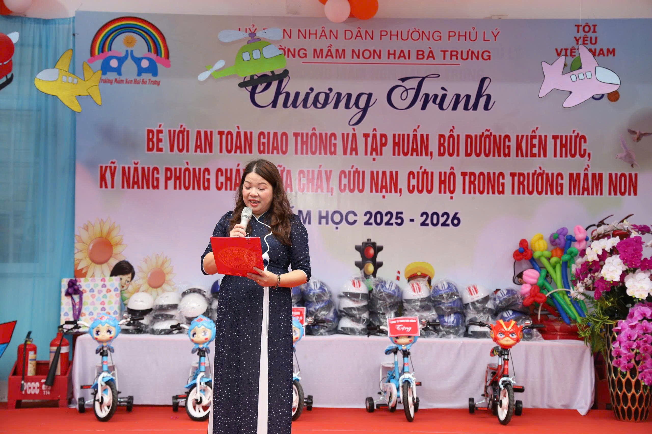 Trường Mầm non Hai Bà Trưng phối hợp cùng công an phường Phủ Lý ươm mầm kỹ năng sống cho trẻ.