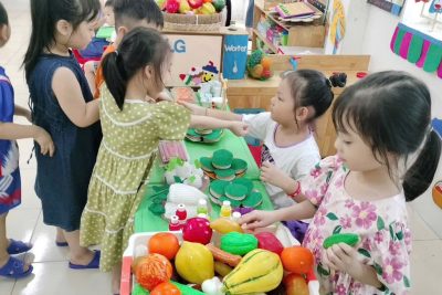 HOẠT ĐỘNG “CHƠI Ở CÁC GÓC” – CHỦ ĐỀ: BẢN THÂN Lớp A5