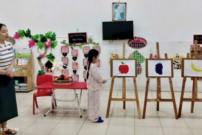 Hoạt động tạo hình: Xé, dán một số loại quả Lớp A5