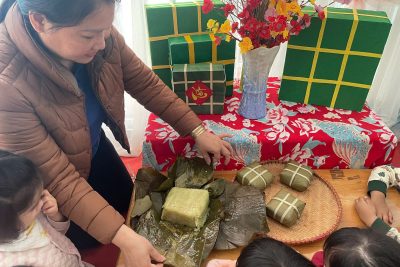 Bánh chưng là một món ăn truyền thống trong ngày Tết.