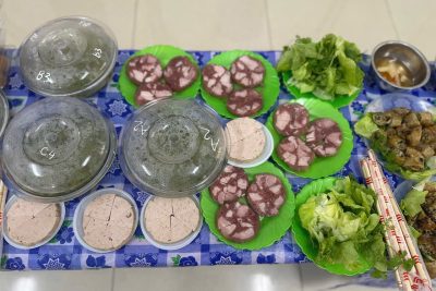 Hôm nay lớp D4 tổ chức bưa cơm tất niên mong cho mọi người sang năm mới luôn mạnh khỏe gia đình an khang, thịnh vượng. Happy new year