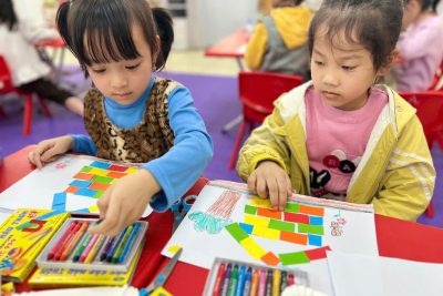 Hoạt động tạo hình: “Ngôi nhà của bé” của các bạn nhỏ lớp D5