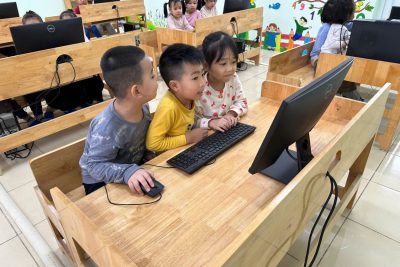 Lớp C5 được tham gia hoạt động làm quen với tin học trẻ