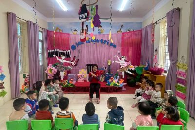 Lớp B2 – Vận động theo nhạc bài hát “Quả”