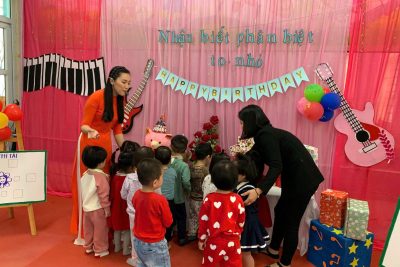 sinh hoạt chuyên môn với hoạt động NBPB : To – nhỏ. Giáo viên dạy: Vũ Thị Thân Anh