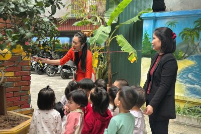 sinh hoạt chuyên môn theo hướng nghiên cứu bài học với tinh thần đổi mới, sáng tạo và chú trọng nâng cao chất lượng giáo dục lấy trẻ làm trung tâm. Với hoạt động NBPB : To – nhỏ. Giáo viên dạy: Vũ Thị Thân Anh