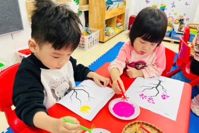 Tạo hình bông hoa từ ống hút lớp B3