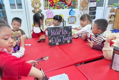 Các bạn nhỏ lớp D5 “Hái Lộc Đầu Xuân”