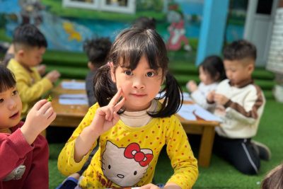 lớp A4 học: “Tạo hình cây xanh”