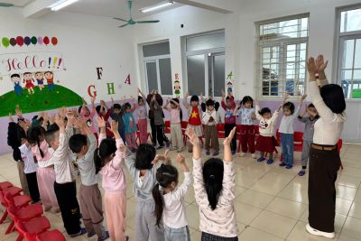 C5 đã có một buổi làm quen Tiếng Anh thật vui