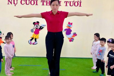 HOẠT ĐỘNG THỂ DỤC: ĐI THĂNG BẰNG TRÊN GHẾ THỂ DỤC LỚP A5