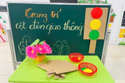 HĐTN: Bé làm cột đèn giao thông 🚦lớp B3