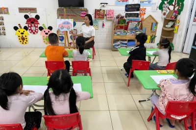 C5 đã cùng nhau tham gia hoạt động Tạo hình vẽ những chiếc ô tô thật đáng yêu