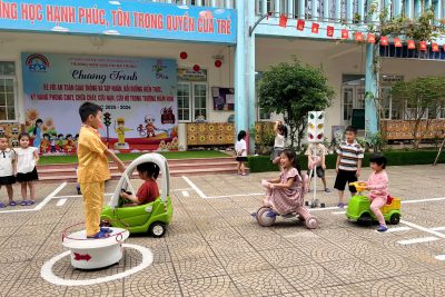 LỚP D5 TẬP THAM GIA GIAO THÔNG