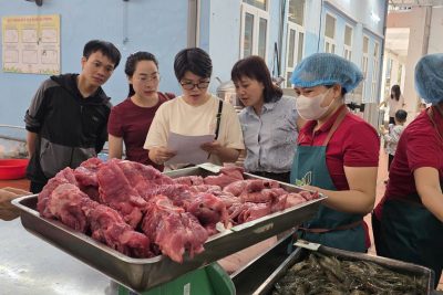 An toàn thực phẩm trong trường mầm non không chỉ là trách nhiệm, mà còn là cam kết yêu thương—mỗi bữa ăn được kiểm tra kỹ lưỡng chính là cách nhà trường bảo vệ sức khỏe và tương lai của trẻ.